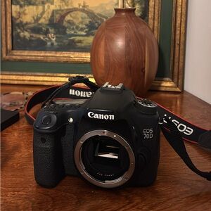 Canon EOS 70D Black Camera